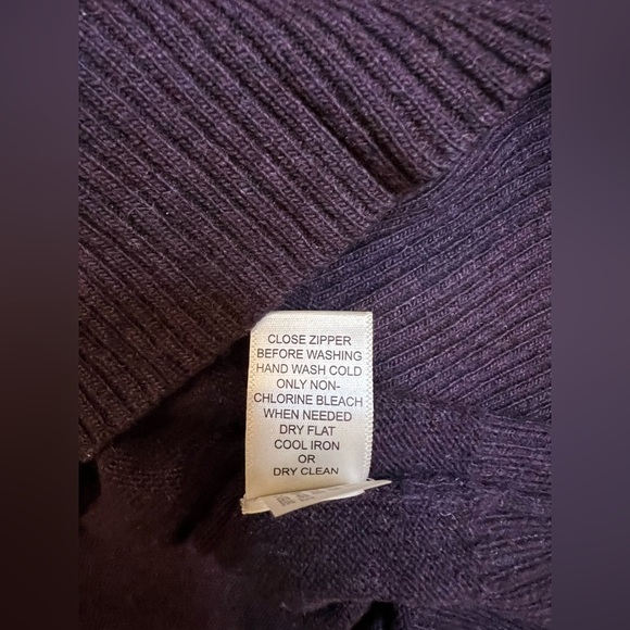 Banana Republic Merino Wool Italian Yarn Mock Neck Purple Sweater Size Medium - Picture 4 of 5